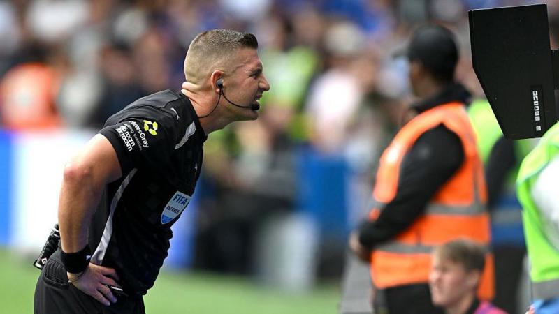 UEFA csúcs a ‘mikroszkopikus’ VAR ügyében